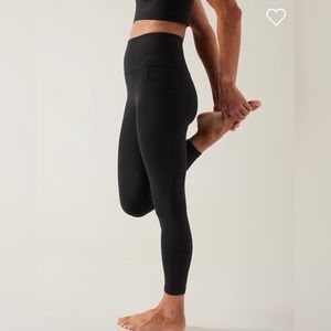 Athleta salutation stash 7/8 legging
